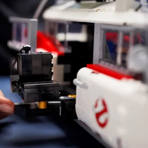 LEGO Creator Expert Ghostbusters ECTO-1 Set 10274 - Image 9