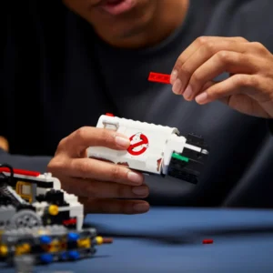 LEGO Creator Expert Ghostbusters ECTO-1 Set 10274 - Image 5