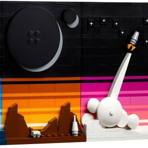 LEGO IDEAS Tales of the Space Age Set 21340 - Image 2