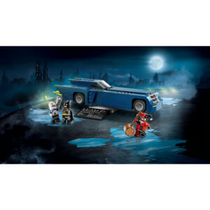 LEGO DC Batman: Batman with the Batmobile vs. Harley Quinn & Mr. Freeze 76274 - Image 6