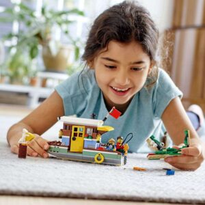 LEGO Creator 3in1 Riverside Houseboat Seaplane and Fishing Village Set 31093 - Image 7