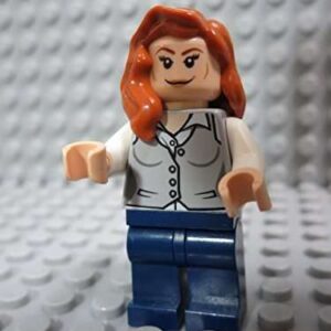 LEGO Super Heroes Lois Lane Minifigure from 76009 - Image 1