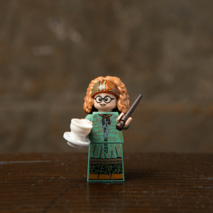 LEGO Harry Potter Series 1 - Professor Trelawney Minifigure (11/22) 71022 - Image 1